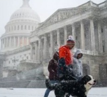 Une tempête de neige s’abat sur Washington, le président Biden bloqué à bord d’Airforce One sur le tarmac