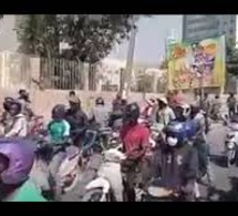 Video / Colobane: La police disperse à coups de gaz lacrymogènes, la manifestation des « Jakartamen »
