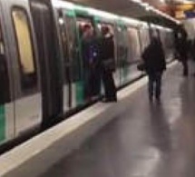 Une femme perd la vie après avoir été poussée sur les rails du métro à New York