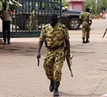 Urgent : des tirs entendus dans plusieurs casernes au Burkina, le gouvernement dément un coup d’Etat