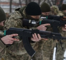 Ukraine : à Kharkiv, une armée de civils se prépare à l'invasion russe