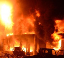 Violent incendie à Mbane : Un enfant trouve la mort, de nombreux dégâts constatés