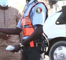 Outrage à agent dans l’exercice de ses fonctions : Le chauffeur de clando empoigne le policier et lui arrache un bouton