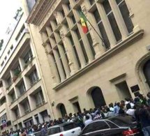 Diaspora : des réfugiés sénégalais d’Ukraine envahissent le consulat du Sénégal à Paris