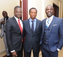 Thione Niang, le chargé de campagne de Obama, Arnie Sesay, le conseiller de Mimi Touré et le rappeur Akon