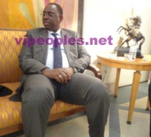 Le Président de la République , Macky Sall, dort assis