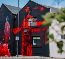 Liverpool – Hommage des supporters à Mo Salah : Une fresque immortalise deux de ses emblématiques célébrations