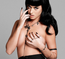 Vidéo - Katy Perry huée par des photographes à Milan