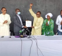 Abdoul Aziz Guèye, le Maire de Ouakam, rejoint le président de la République, M. Macky Sall