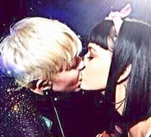 Katy Perry revient sur son baiser forcé avec Miley Cyrus