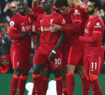 Premier League: Mané explose United et offre la première place à Liverpool