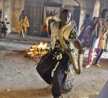 Quand Pape Diouf n’hésite pas à apprivoiser les serpents pour son clip!