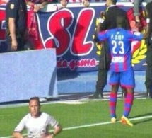 VIDÉO. Espagne: le joueur de Levante Pape Diop entend des cris de singe et danse