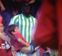 Video: Allfred Ndiaye sauve la vie d'un enfant  lors du match contre Osasuna 