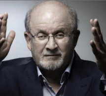 Etats-Unis: Salman Rushdie, poignardé, placé sous respiration artificielle, pourrait perdre un oeil