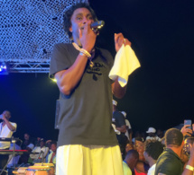 Barcelone Wally B Seck réussit encore un exploit dynamique et robuste au Go Beach devant ses fans