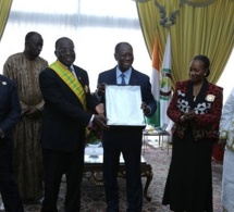 Moustapha Niasse élevé à la dignité de Grand-croix du mérite ivoirien en présence de Ouattara