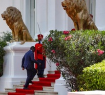 Macky Sall fait son apparition à la Présidence et s’est enfermé avec…