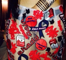 RIHANNA : Elle se prend en photo en train de se toucher ! RIHANNA : Elle se prend en photo en train de se toucher !