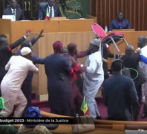 Grosse b@garre à l'assemblée entre les députés de L' APR et les autres Massata Samb...