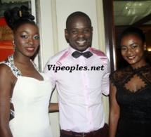 Pape Cheikh Diallo entre sa Bijou Ndiaye et Merry Beye