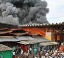Encore un sinistre chez les commerçants : Un incendie ravage une dizaine de magasins au marché de Tambacounda