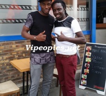 Le footballeur sénégalais Diafra Sakho, pensionnaire de West Ham Utd, au restaurant chez Alain à Paris Le footballeur sénégalais Diafra Sakho, pensionnaire de West Ham Utd, au restaurant chez Alain à Paris