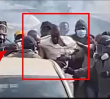 Scène émouvante – Ousmane Sonko malmené lors de son arrestation …Li niaw neu