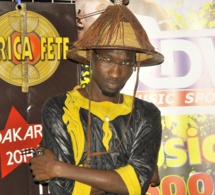 Images: L'artiste Demba Guissé marque ses empreintes au festival d'Africa Fête. Regardez