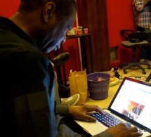 Youssou Ndour très concentré sur sa page Facebook