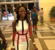 Mariama Diedhiou, la journaliste de actusen.com souriante dans sa robe courte