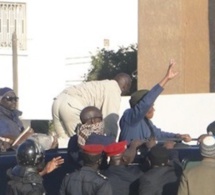 Mission accomplie pour Me Wade : il s’est rendu à la place de l’Obélisque et a levé la main en signe de victoire!