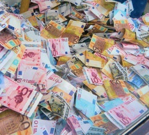 Deux milliards en faux billets découverts à Sébikhotane : un marabout et son « Beuk neek » arrêtés.