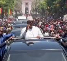 Une immense foule acclame l’ex-président Macky Sall à sa sortie du Palais