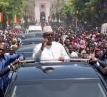 Une immense foule acclame l’ex-président Macky Sall à sa sortie du Palais