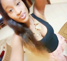 Esther Ndiaye en mode selfie.