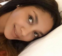 Adja Diallo tout à fait douce sur un oreiller parisien