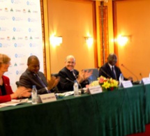 L’Ambassadeur Zumwalt lance les activités du Centre de leadership pour les jeunes africains de Dakar
