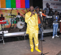 Avant premières images de Pape Diouf et la génération consciente sur scène en Gambie pour le grand bégué avec le port Authority.