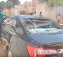 Vidéo- Violence à Thiès: La voiture du député Abdou Mbow caillassée
