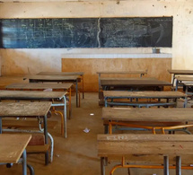 Sédhiou : des collégiens de Tankon manifestent pour réclamer des professeurs et barrent une route