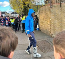 Blessure inquiétante : Ismaïla Sarr sort en attelle et en béquilles
