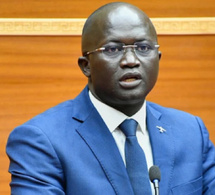 Yankhoba Diémé annonce l’arrivée de nouveaux taxis et bus au gaz et détaille les réformes en cours