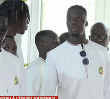 Photos/ Palais de la République : Le Président de la République, Bassirou Diomaye Faye, a procédé à la remise officielle du drapeau national à nos vaillants Lions, cet après-midi
