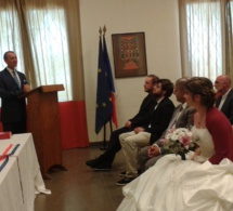 Le Consul général de France à Dakar Olivier Serot Almeras a célébré ce jour deux mariages, longue vie aux mariés !