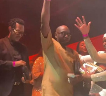 Folle ambiance spectacle de folie Pape Diouf redoutable enflamme ses fans Fans à la soirée de Paris