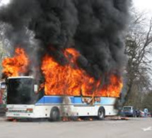 Un bus prend feu sur l'autoroute Seydina Limamou Laye : La grosse frayeur des passagers