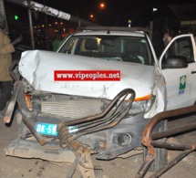 Accident au feu rouge de castor ce vendredi nuit à 1h 23m entre une voiture 307 et un L200 de la SDE.