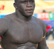 An 2000 refuse qu’Hypo Ngary le touche