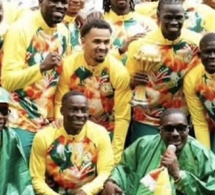 🔴Match Sénégal Pérou ambiance de folie au Stade de France Youssou Ndour enflamme le public à Paris